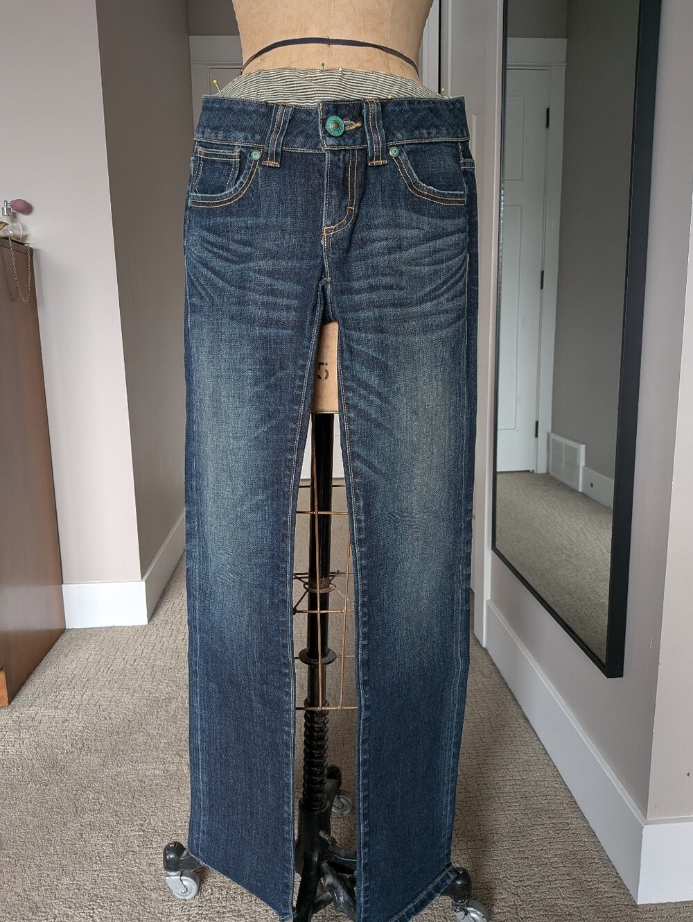 Levi's Women's Dark Blue Denim Jeans - Classic Back Pocket Style